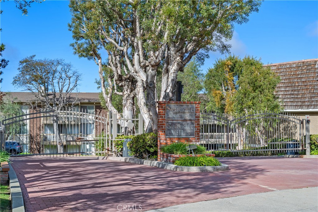 6542 Ocean Crest D208