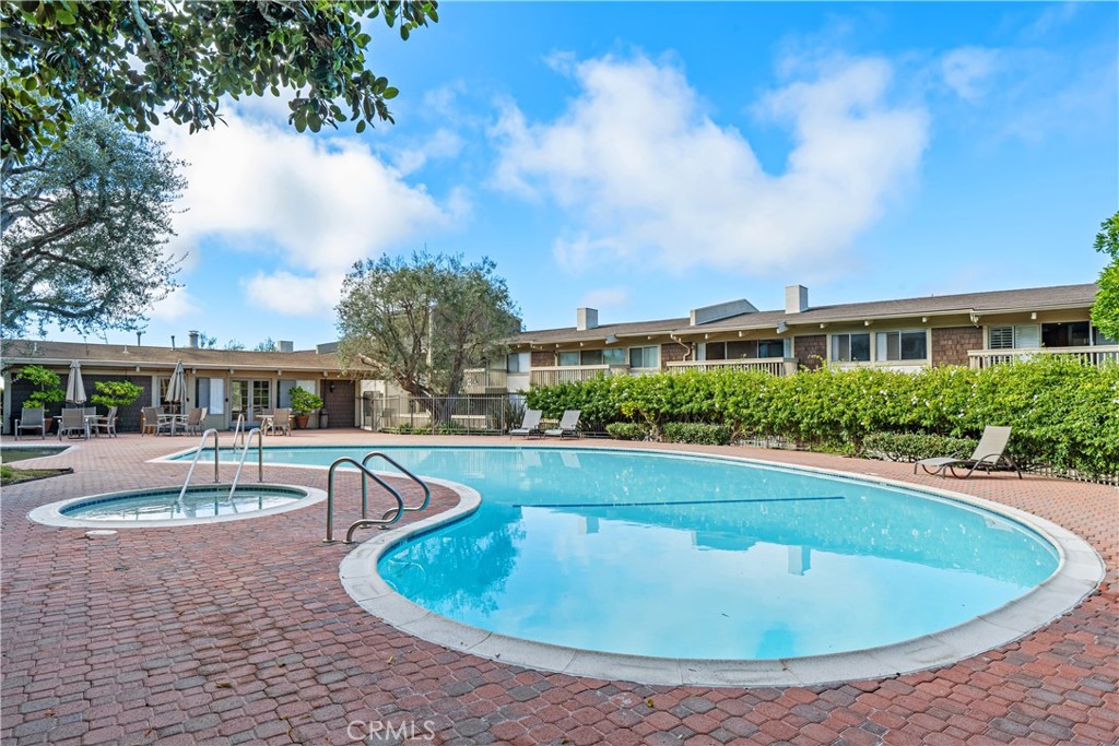 6542 Ocean Crest D208