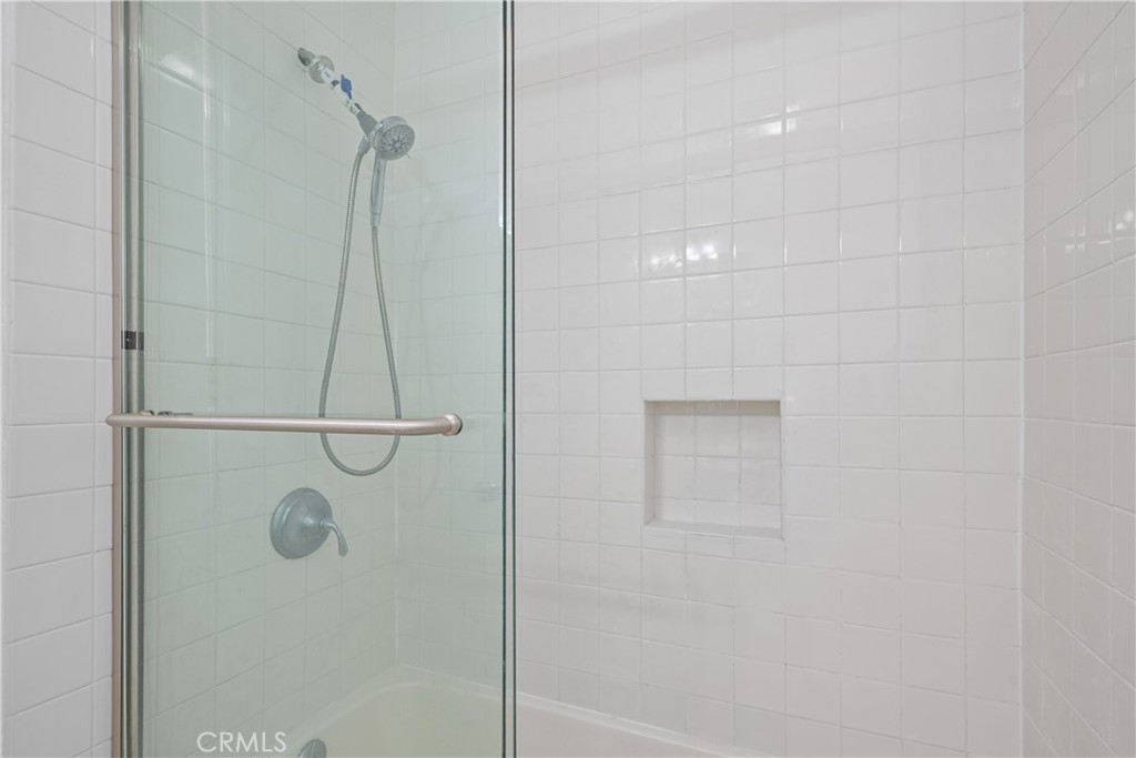 6542 Ocean Crest D208