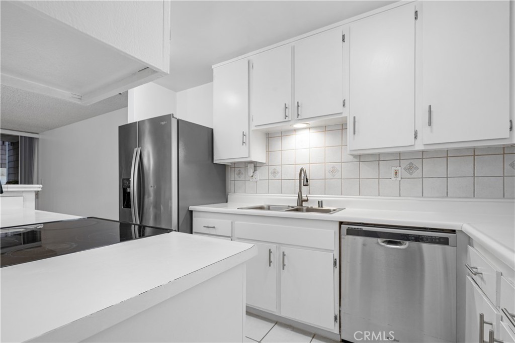 6542 Ocean Crest D208