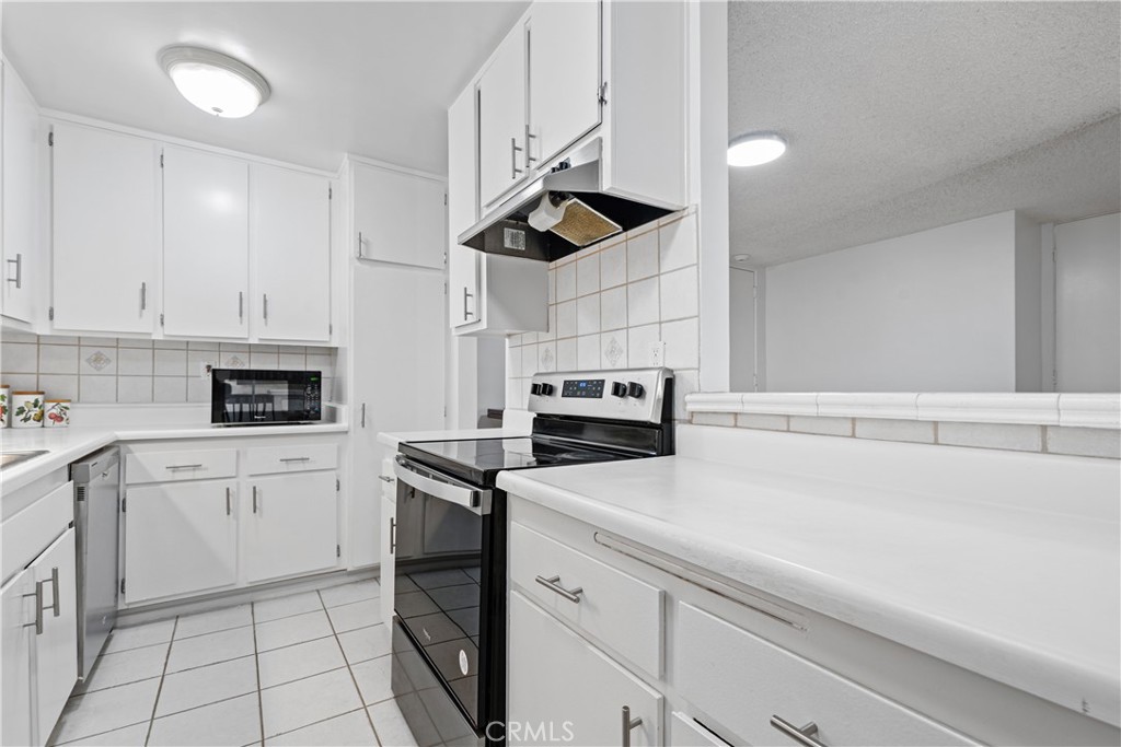 6542 Ocean Crest D208