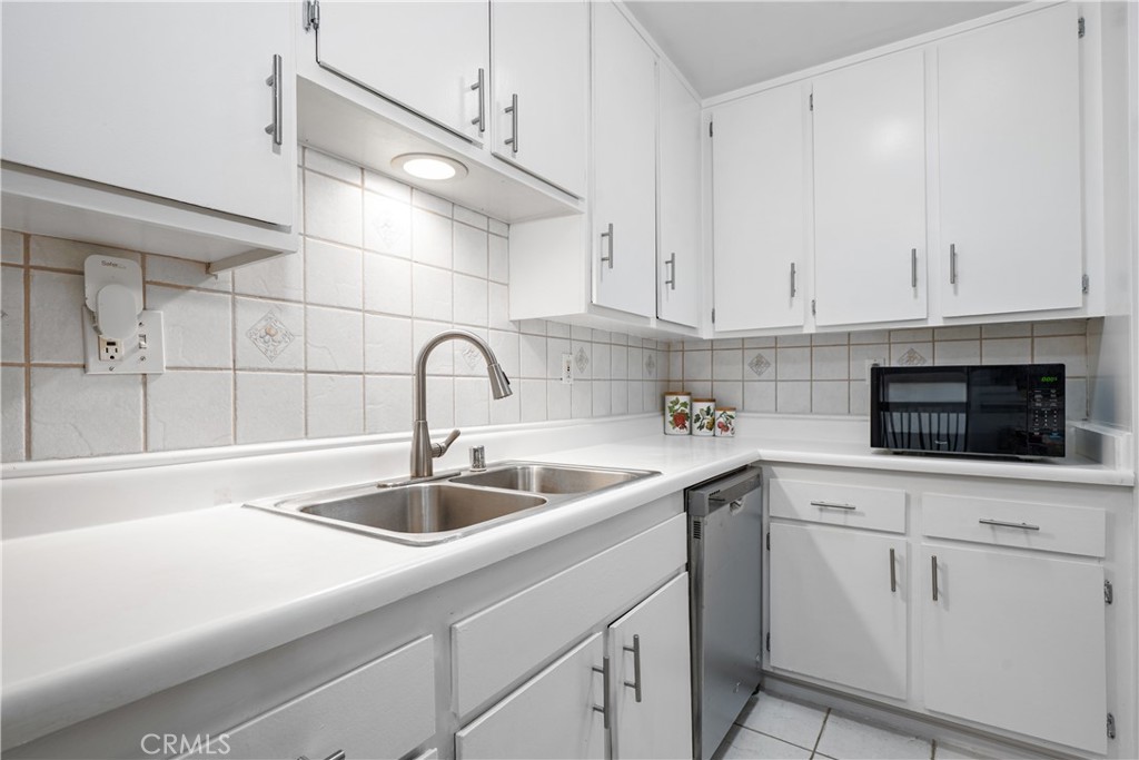 6542 Ocean Crest D208