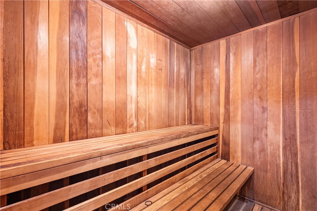 6542 Ocean Crest D208