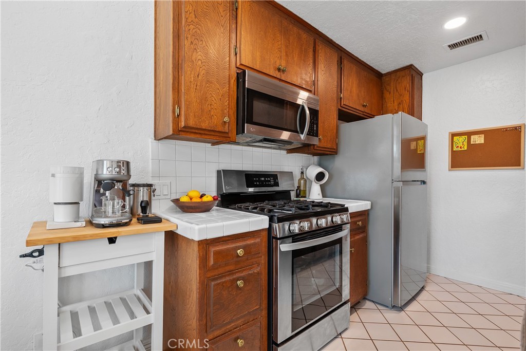 14005 Milbank Street 7