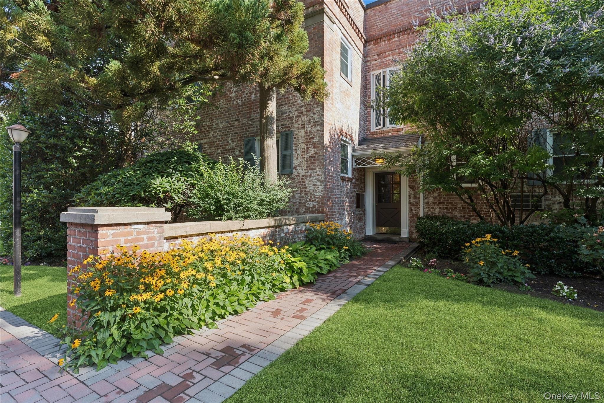 43 N Forest Avenue Unit: A3