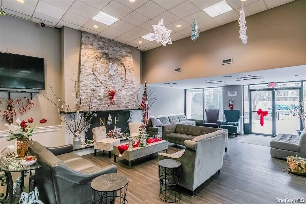 36 Richmond Boulevard Unit: 4A