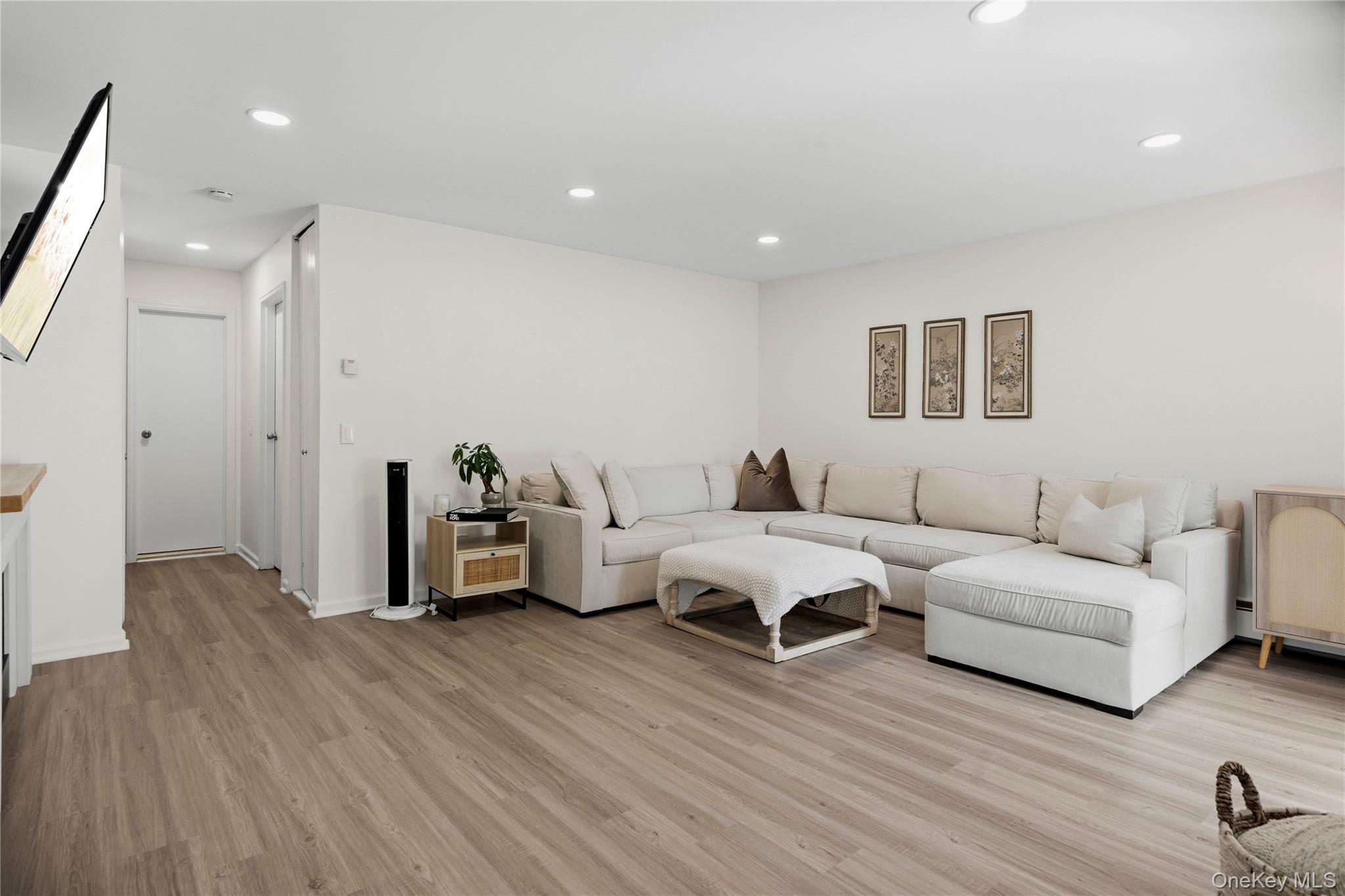 36 Richmond Boulevard Unit: 4A