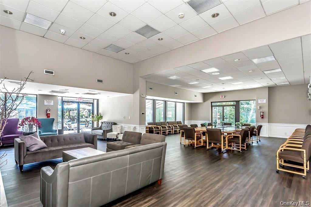 36 Richmond Boulevard Unit: 4A