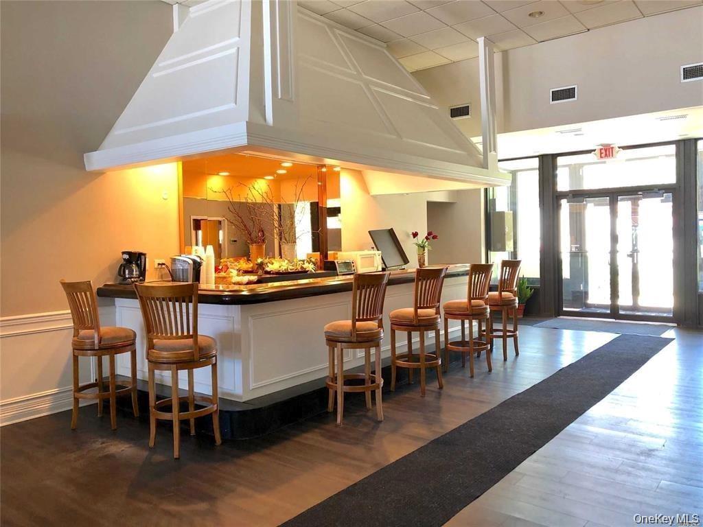 36 Richmond Boulevard Unit: 4A