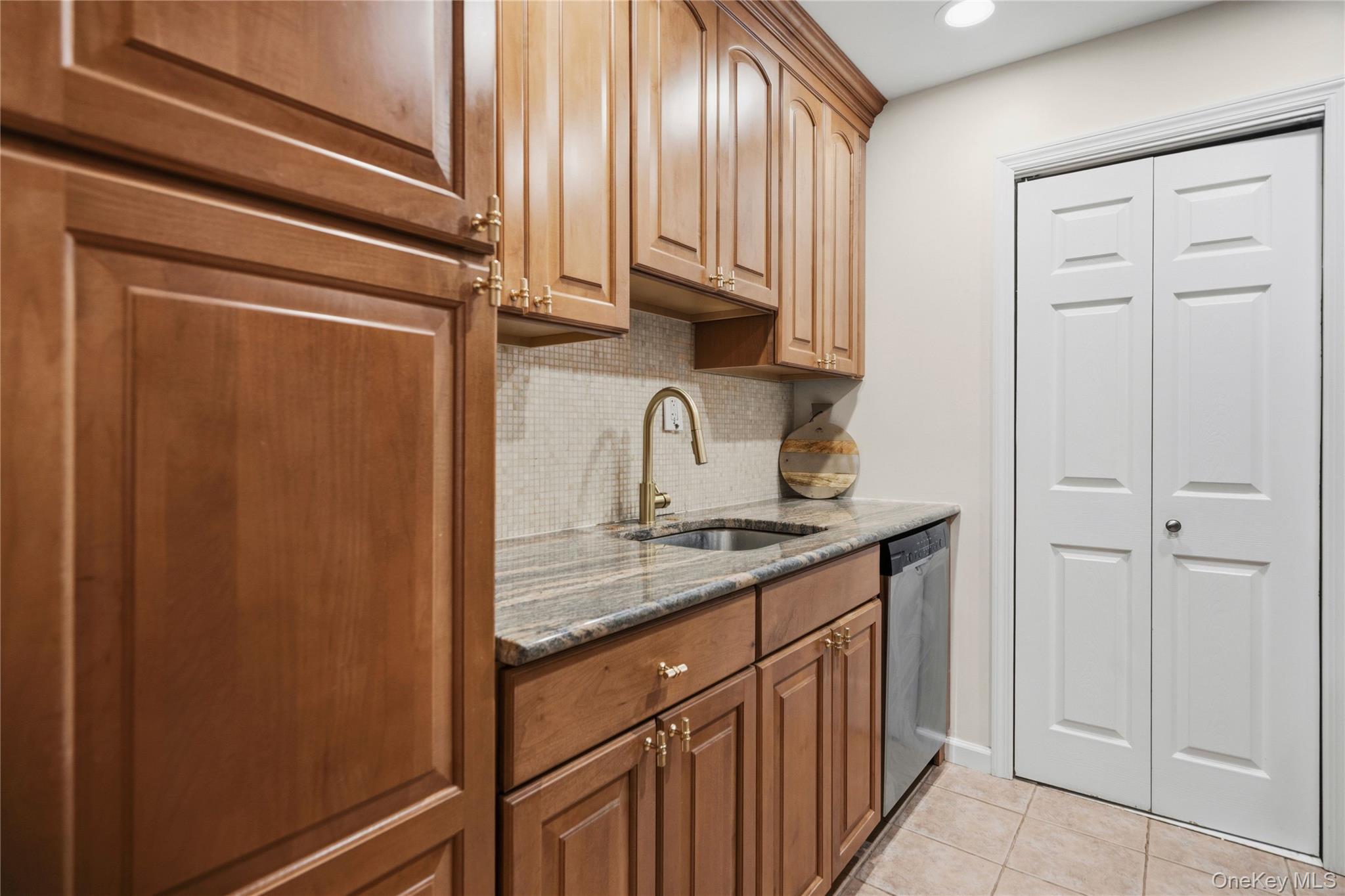 36 Richmond Boulevard Unit: 4A