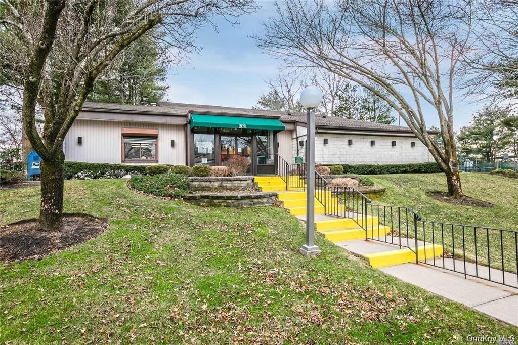 36 Richmond Boulevard Unit: 4A