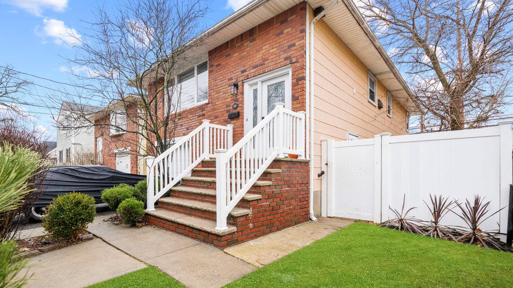 95 Foster Avenue