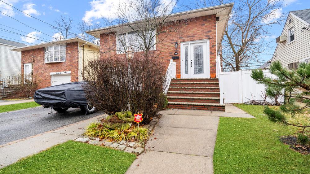 95 Foster Avenue