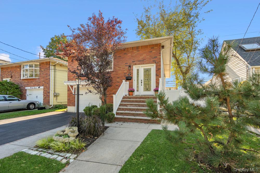 95 Foster Avenue