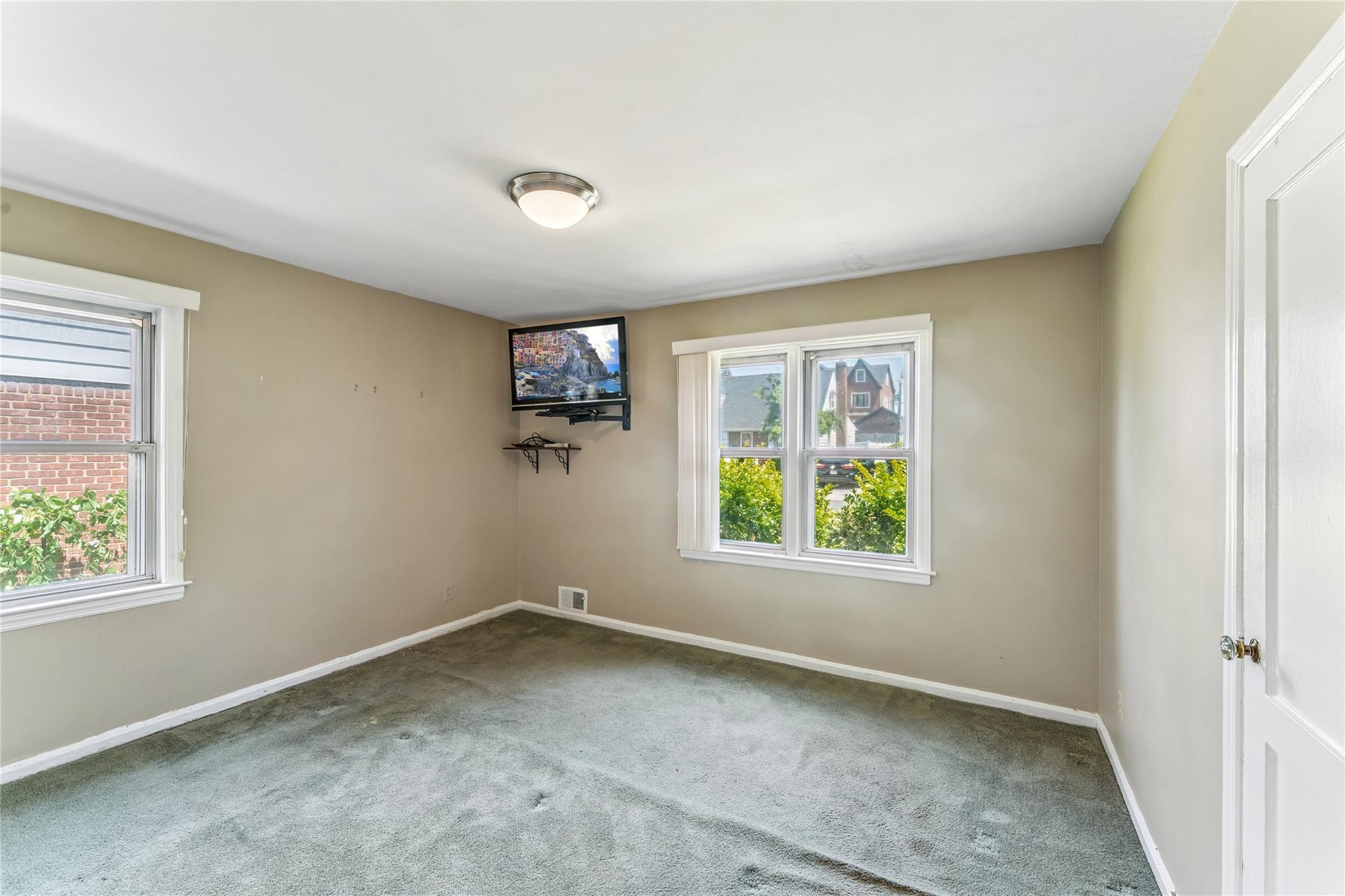 248 Cushing Avenue