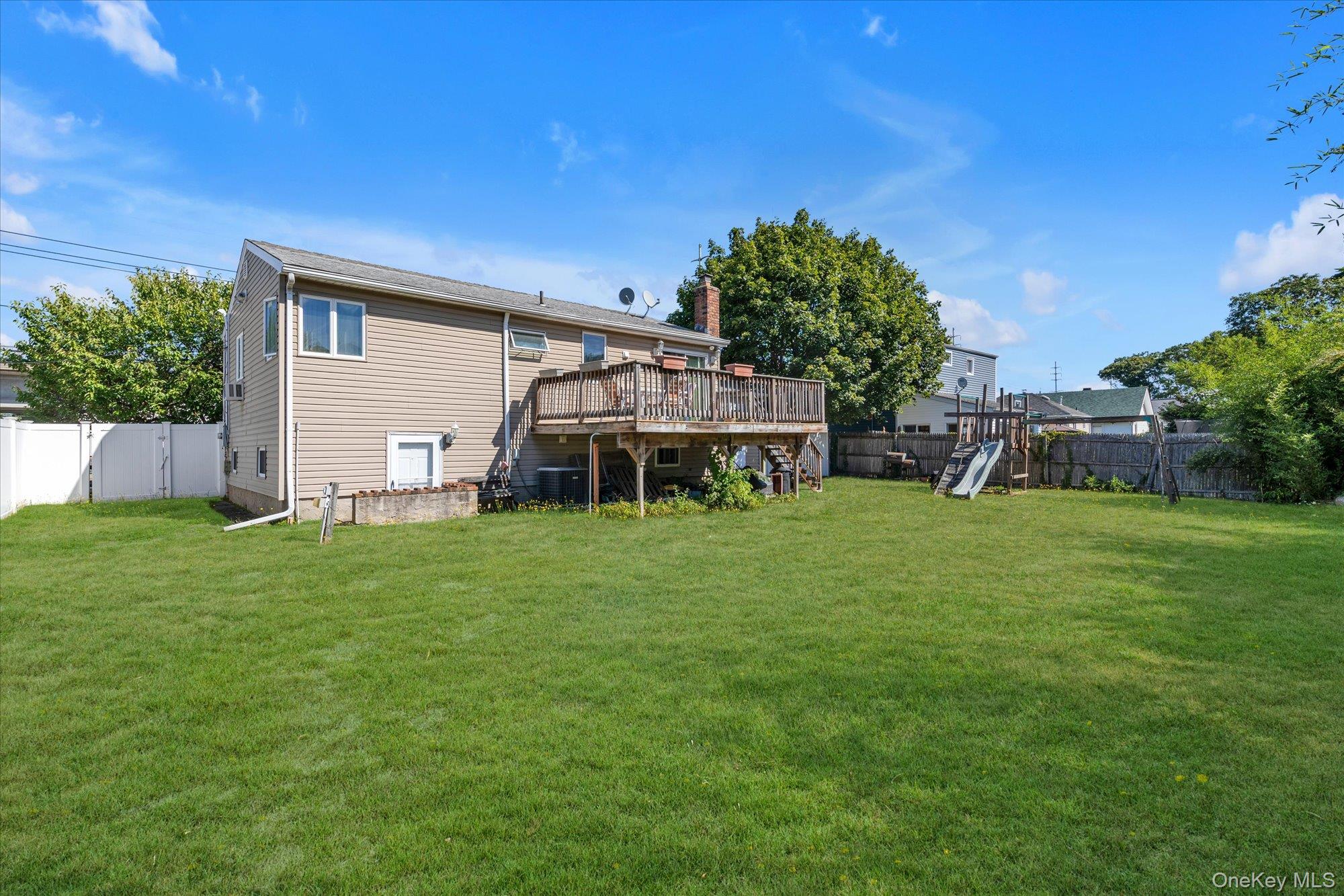 261 E Hoffman Avenue
