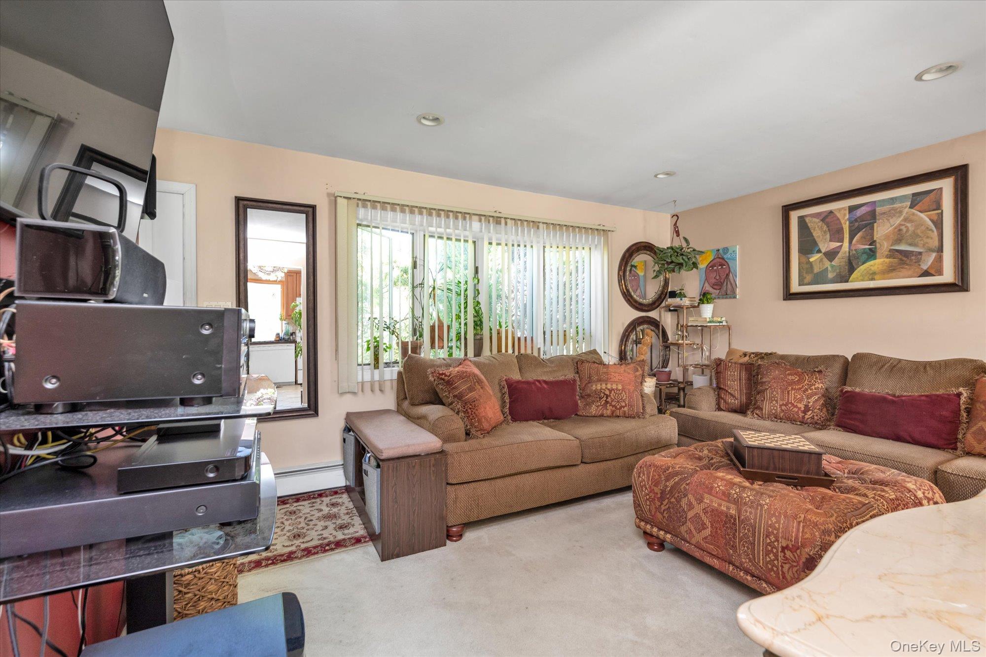 261 E Hoffman Avenue