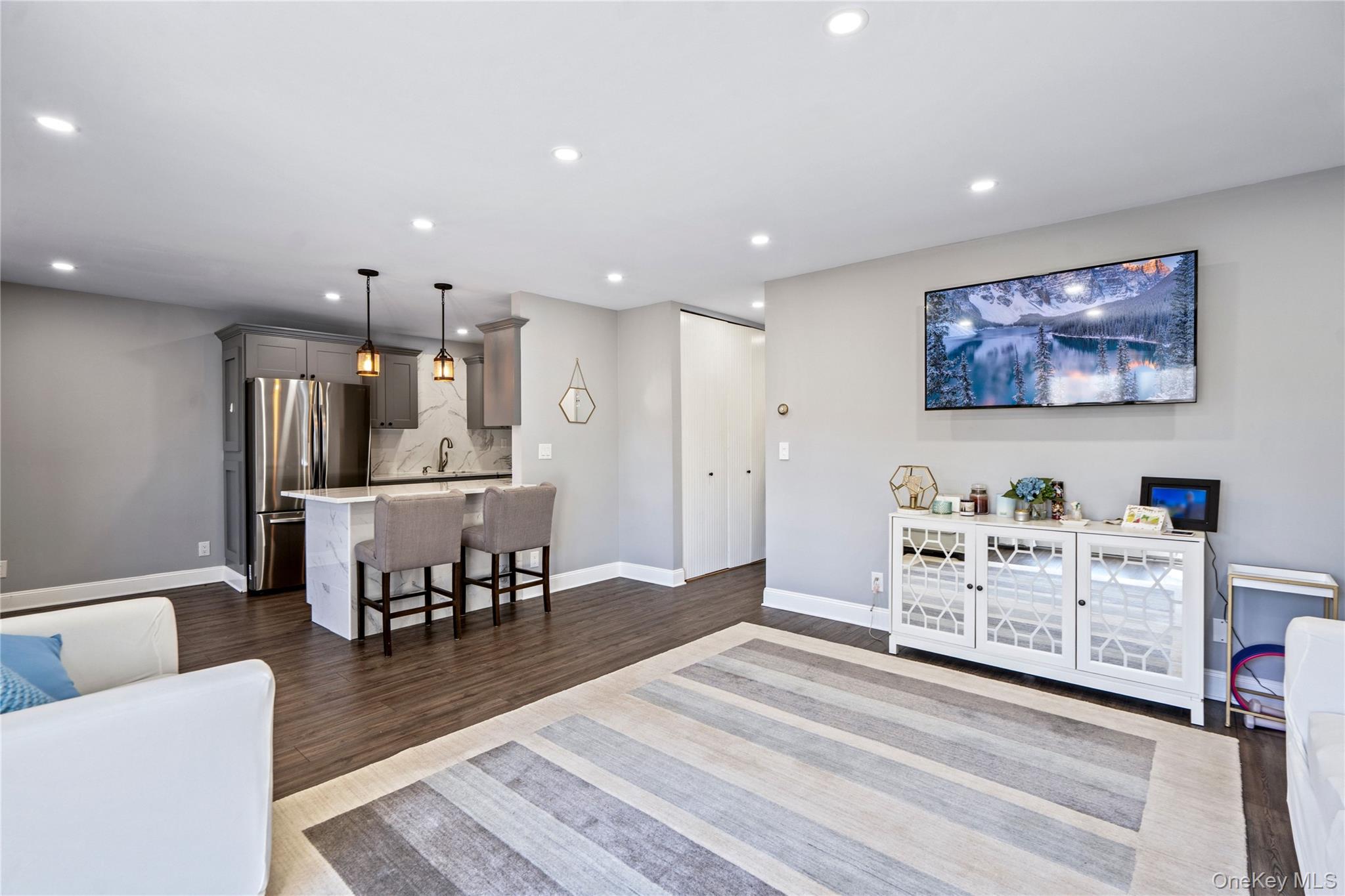 24 Richmond Boulevard Unit: 4B