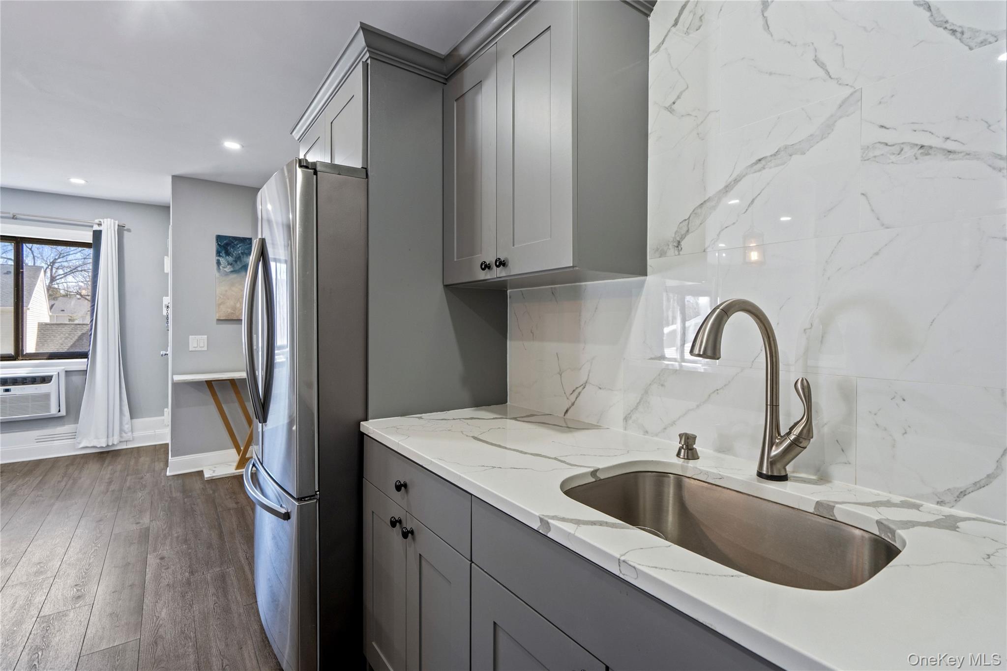 24 Richmond Boulevard Unit: 4B