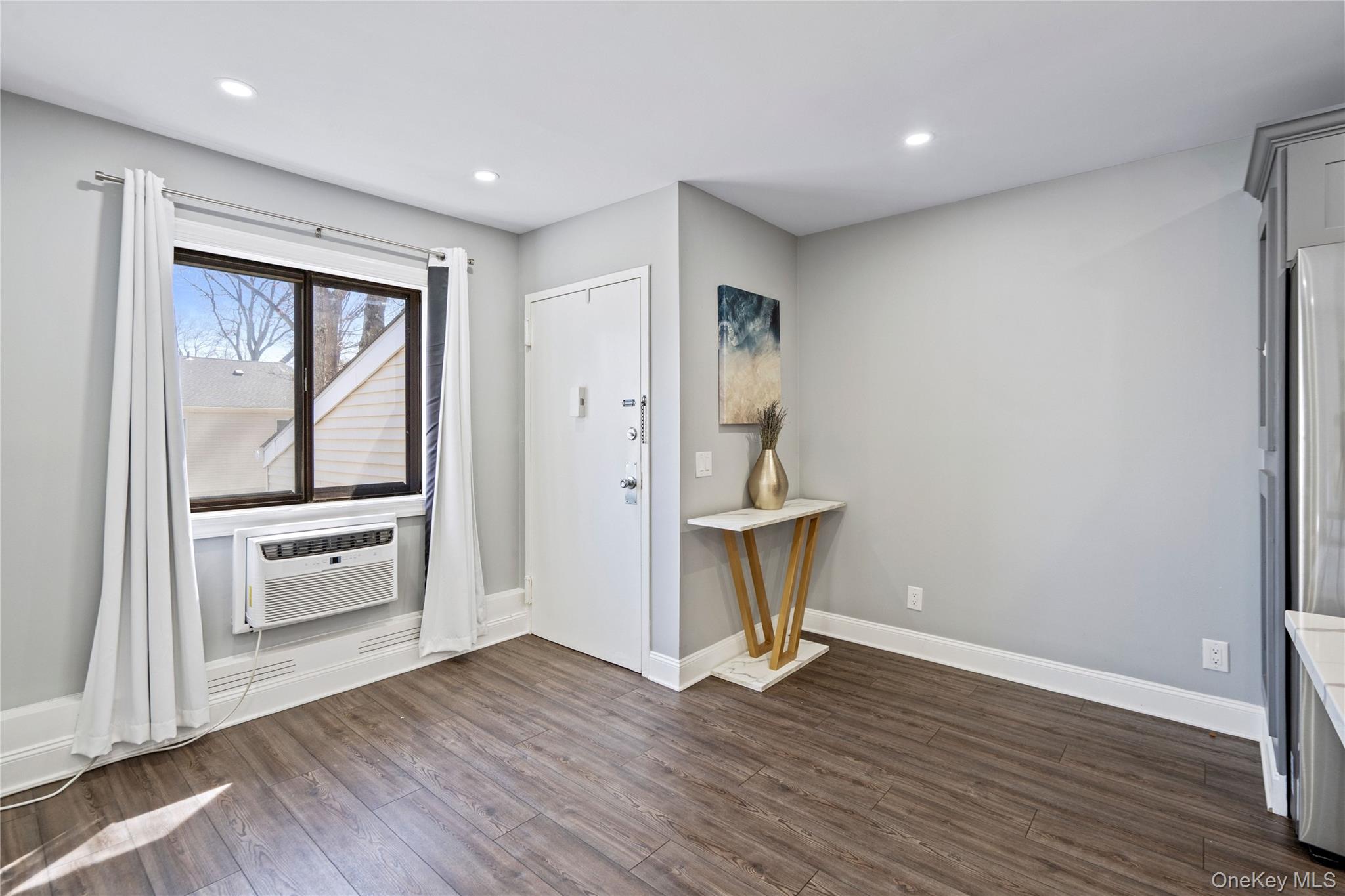 24 Richmond Boulevard Unit: 4B