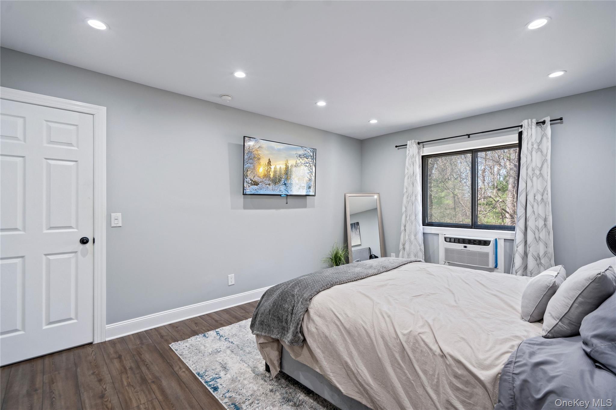 24 Richmond Boulevard Unit: 4B