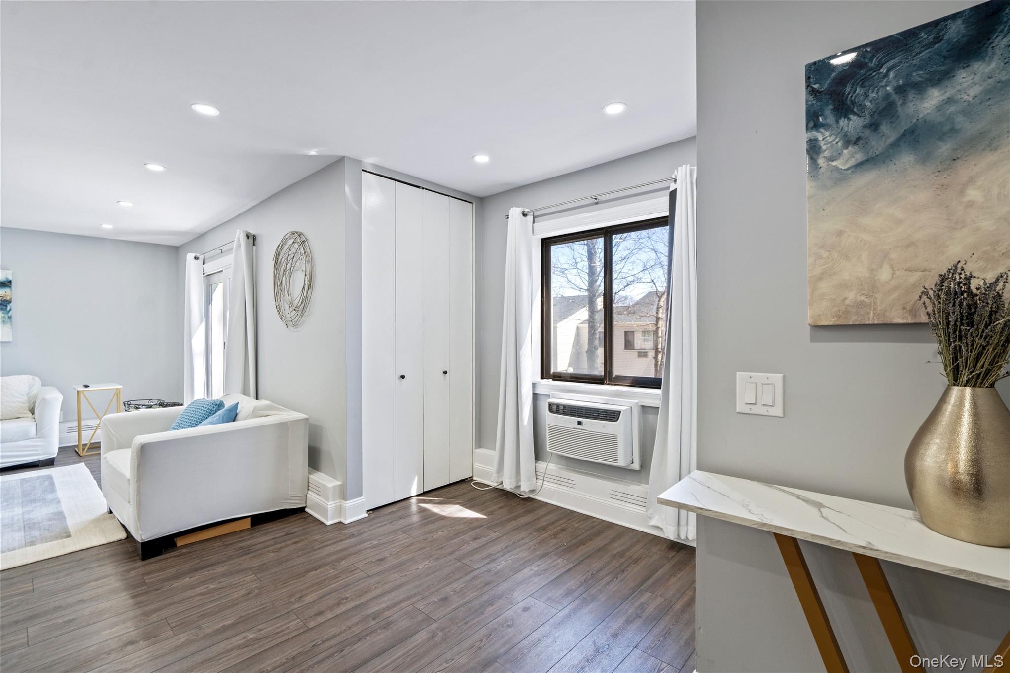 24 Richmond Boulevard Unit: 4B