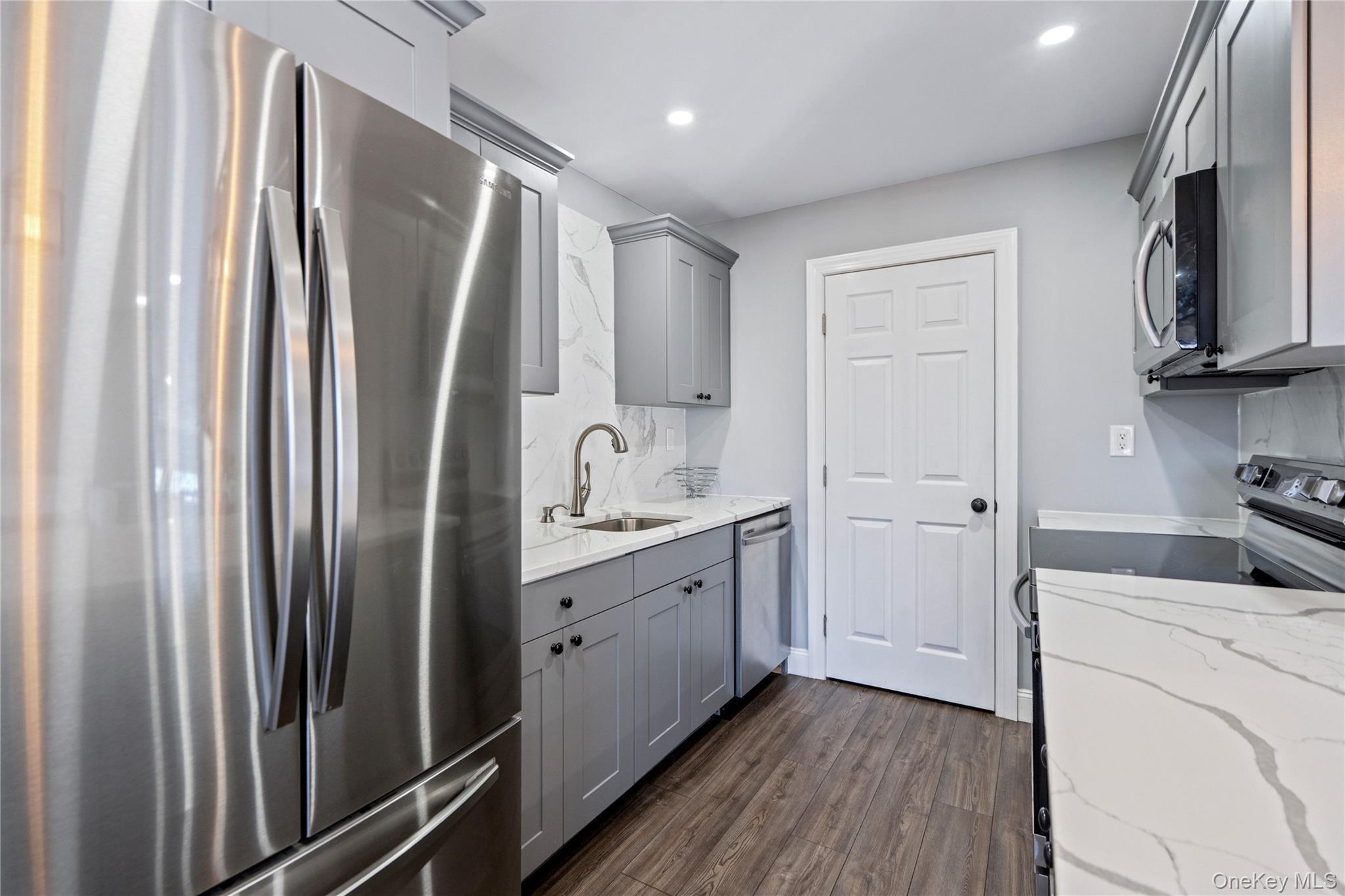 24 Richmond Boulevard Unit: 4B