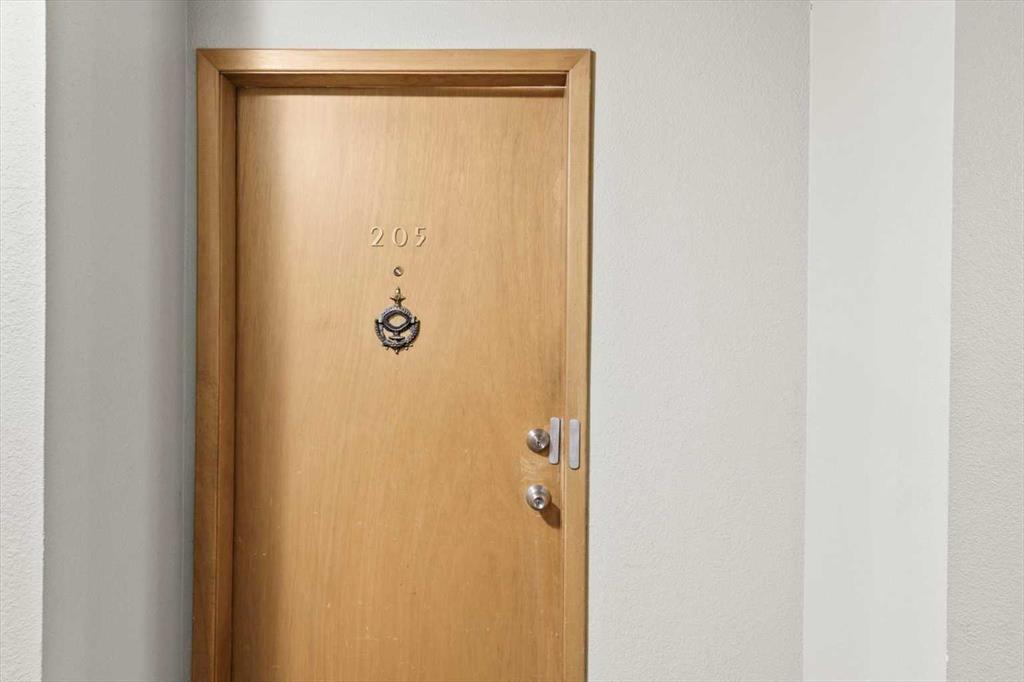 1001 68 Avenue SW Unit: 205