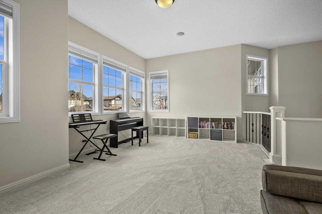 311 Royal Oak Circle NW
