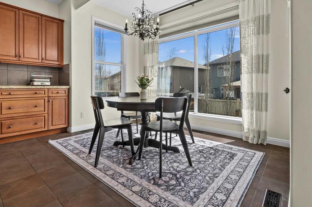 311 Royal Oak Circle NW