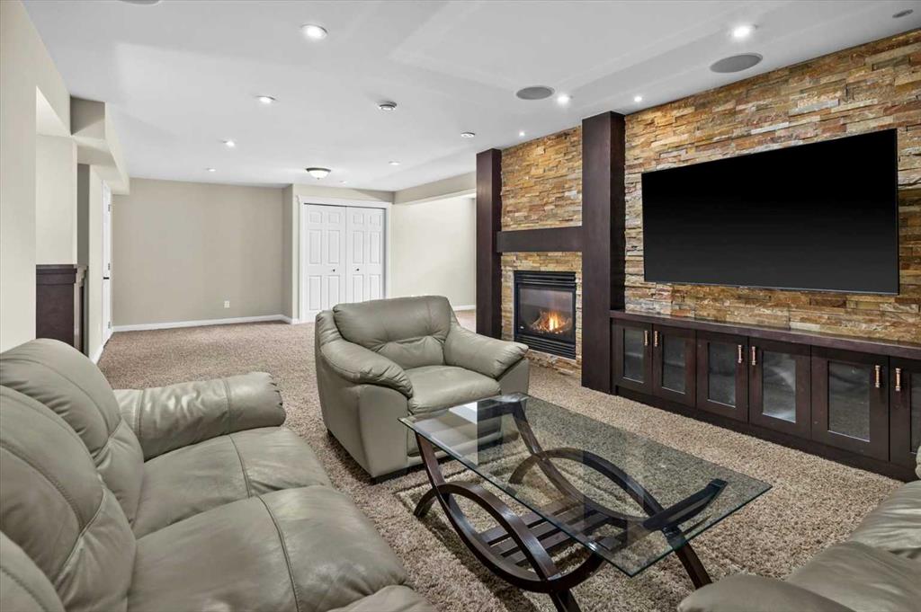311 Royal Oak Circle NW