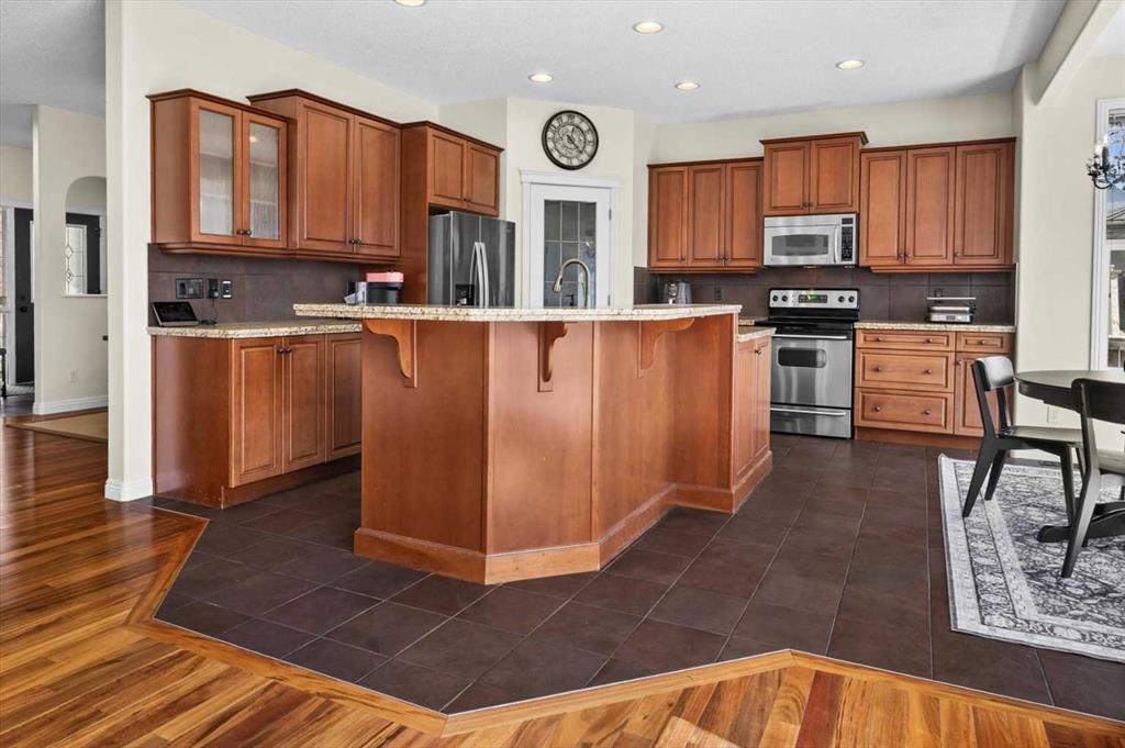 311 Royal Oak Circle NW