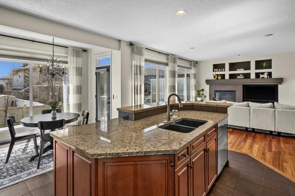 311 Royal Oak Circle NW