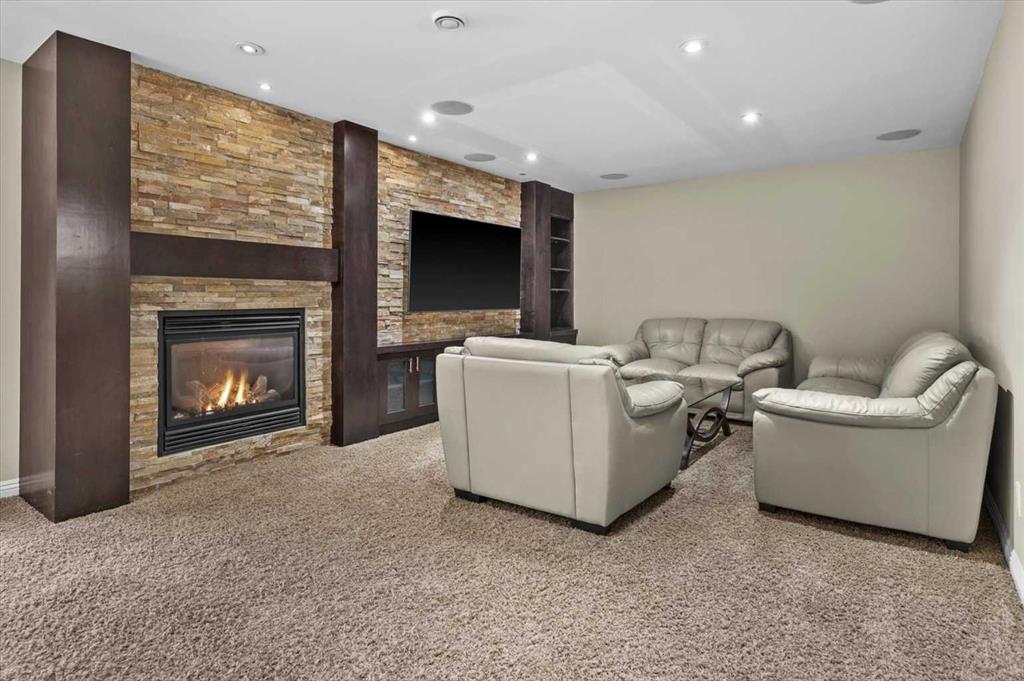 311 Royal Oak Circle NW