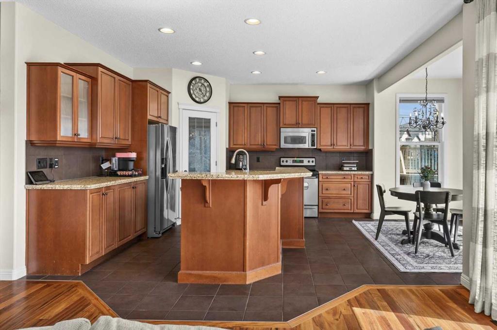 311 Royal Oak Circle NW