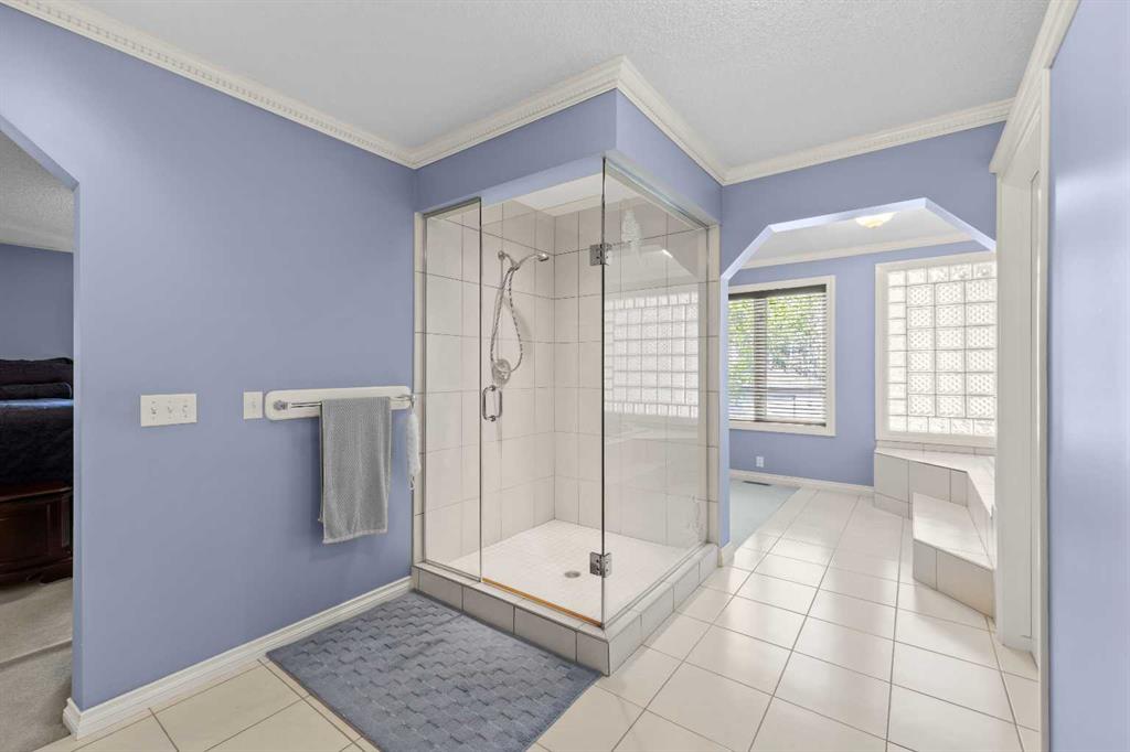 7 Biggar Heights Bay
