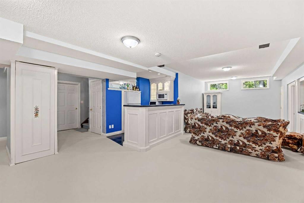 7 Biggar Heights Bay