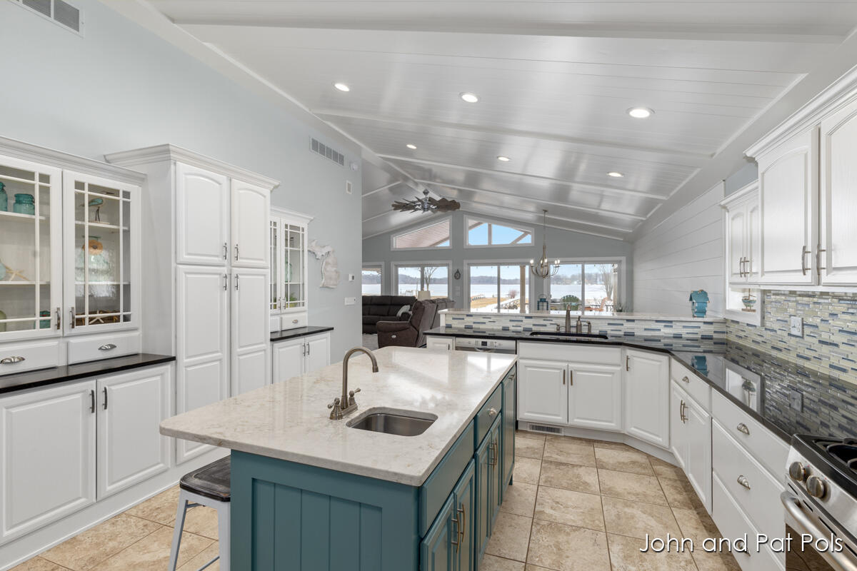 15330 Meddler Avenue NE