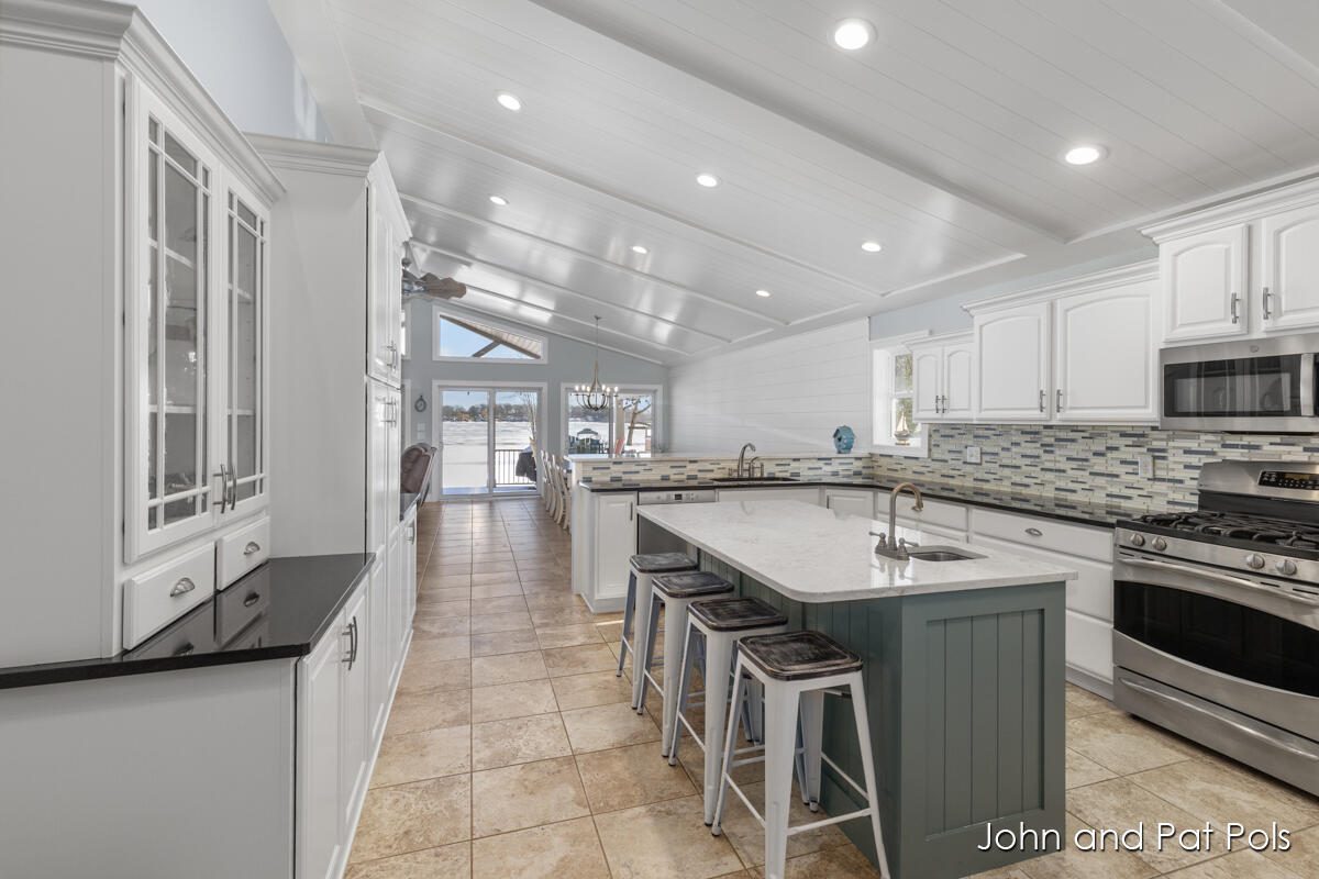 15330 Meddler Avenue NE