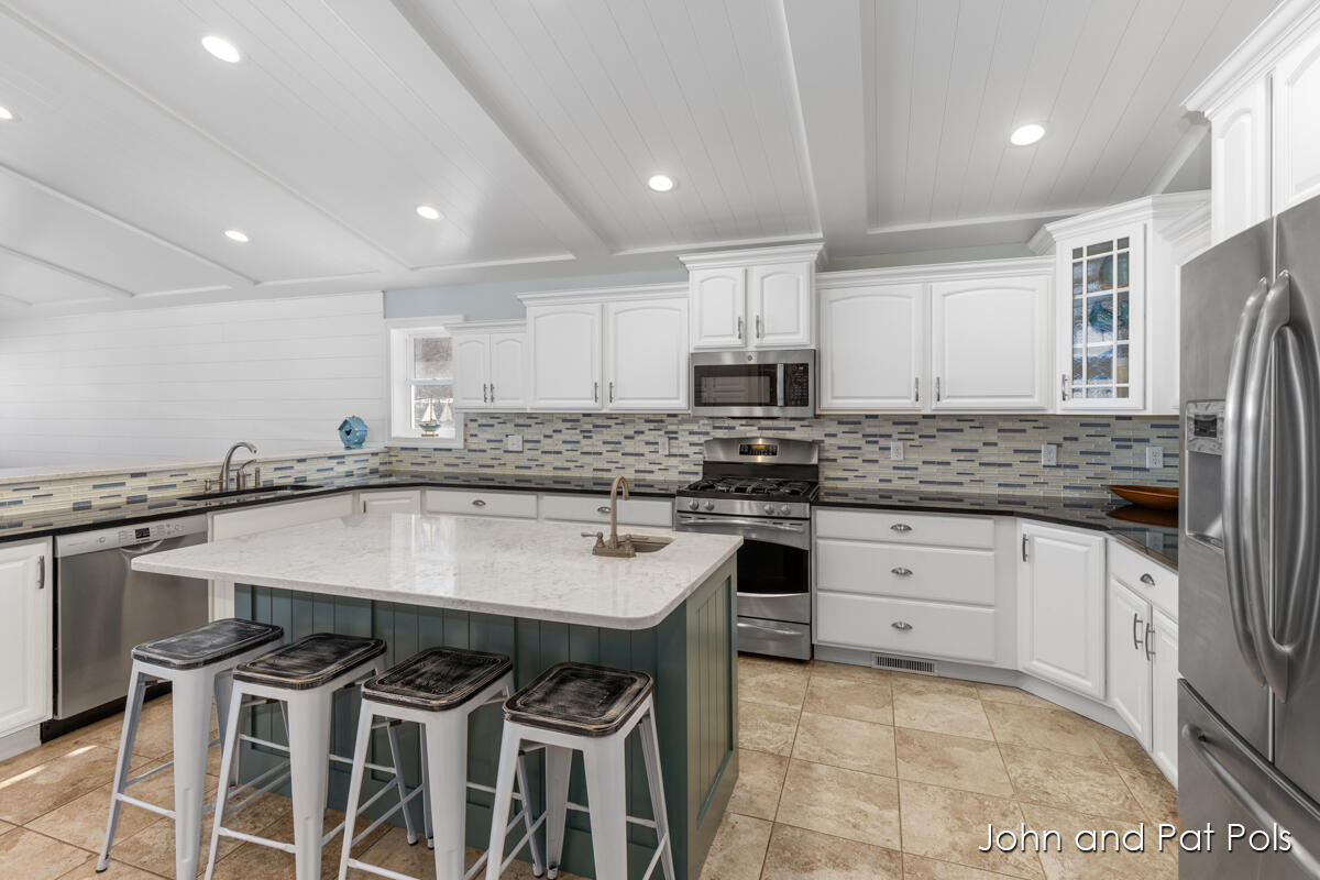 15330 Meddler Avenue NE