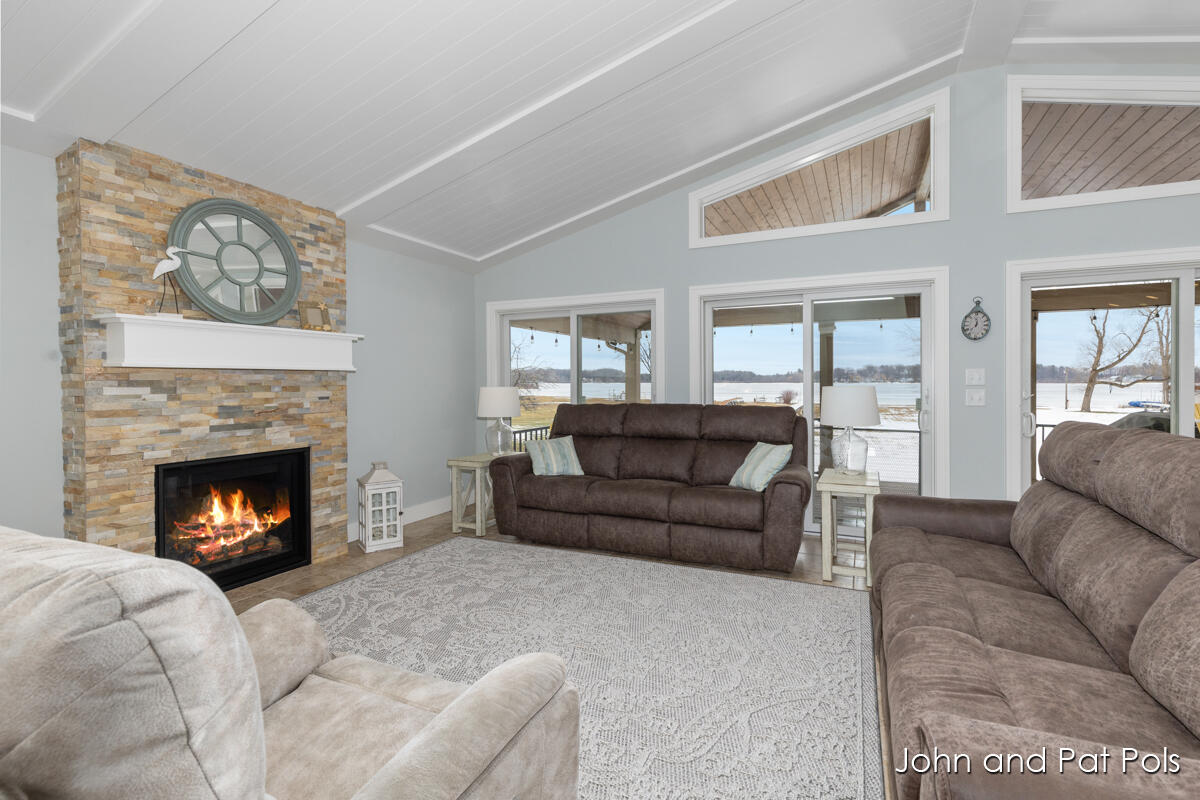 15330 Meddler Avenue NE