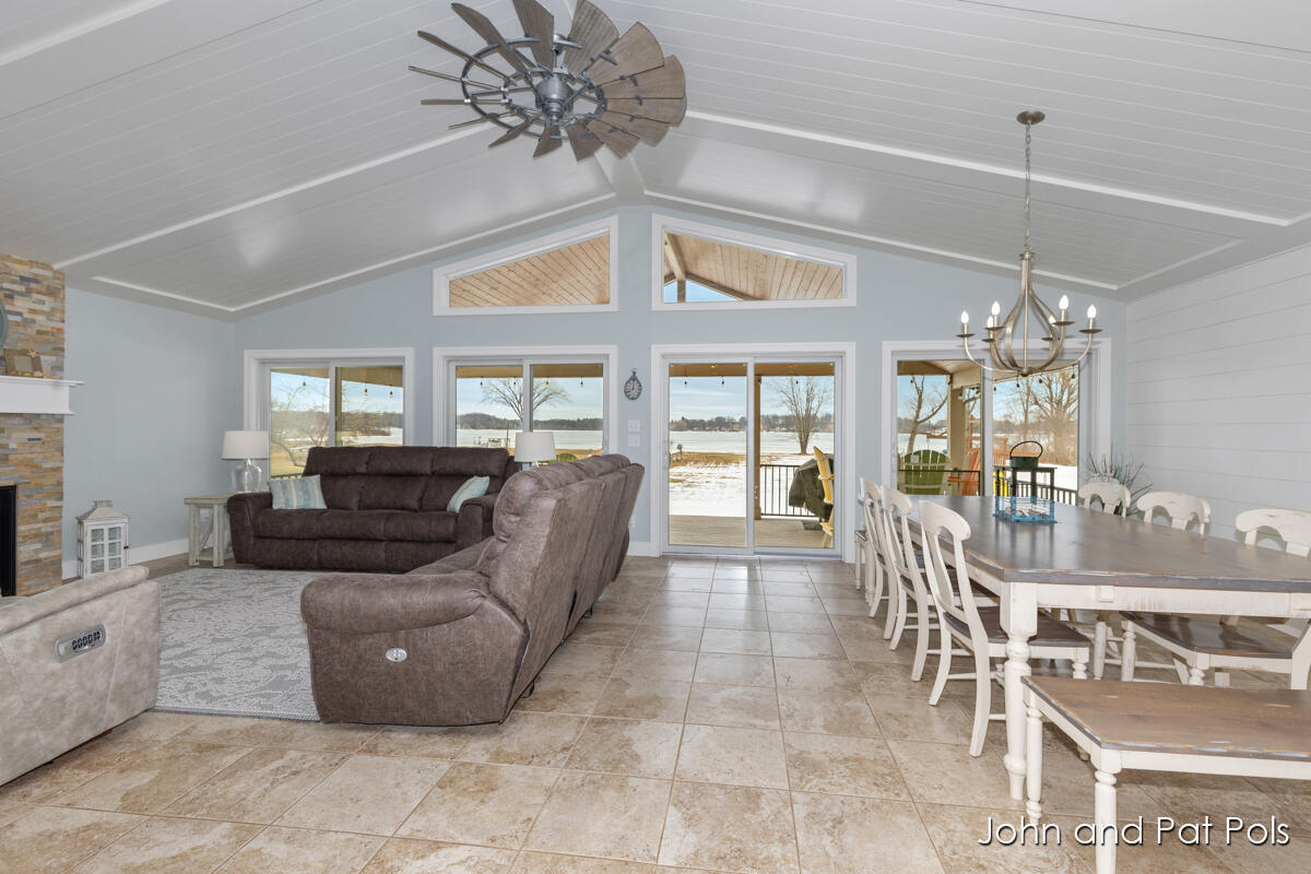 15330 Meddler Avenue NE