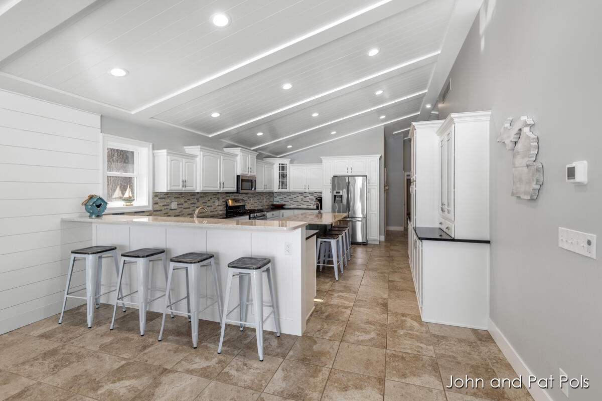 15330 Meddler Avenue NE