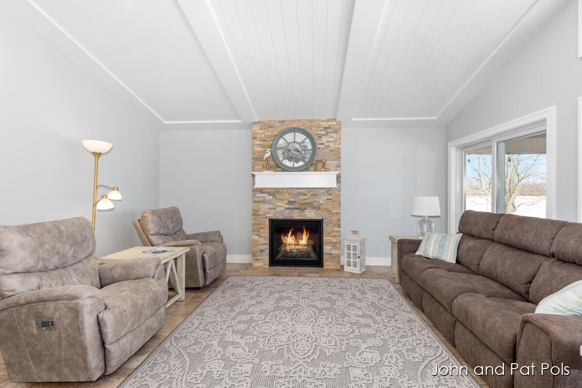 15330 Meddler Avenue NE