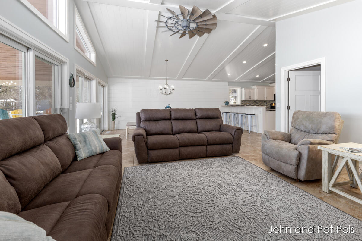 15330 Meddler Avenue NE