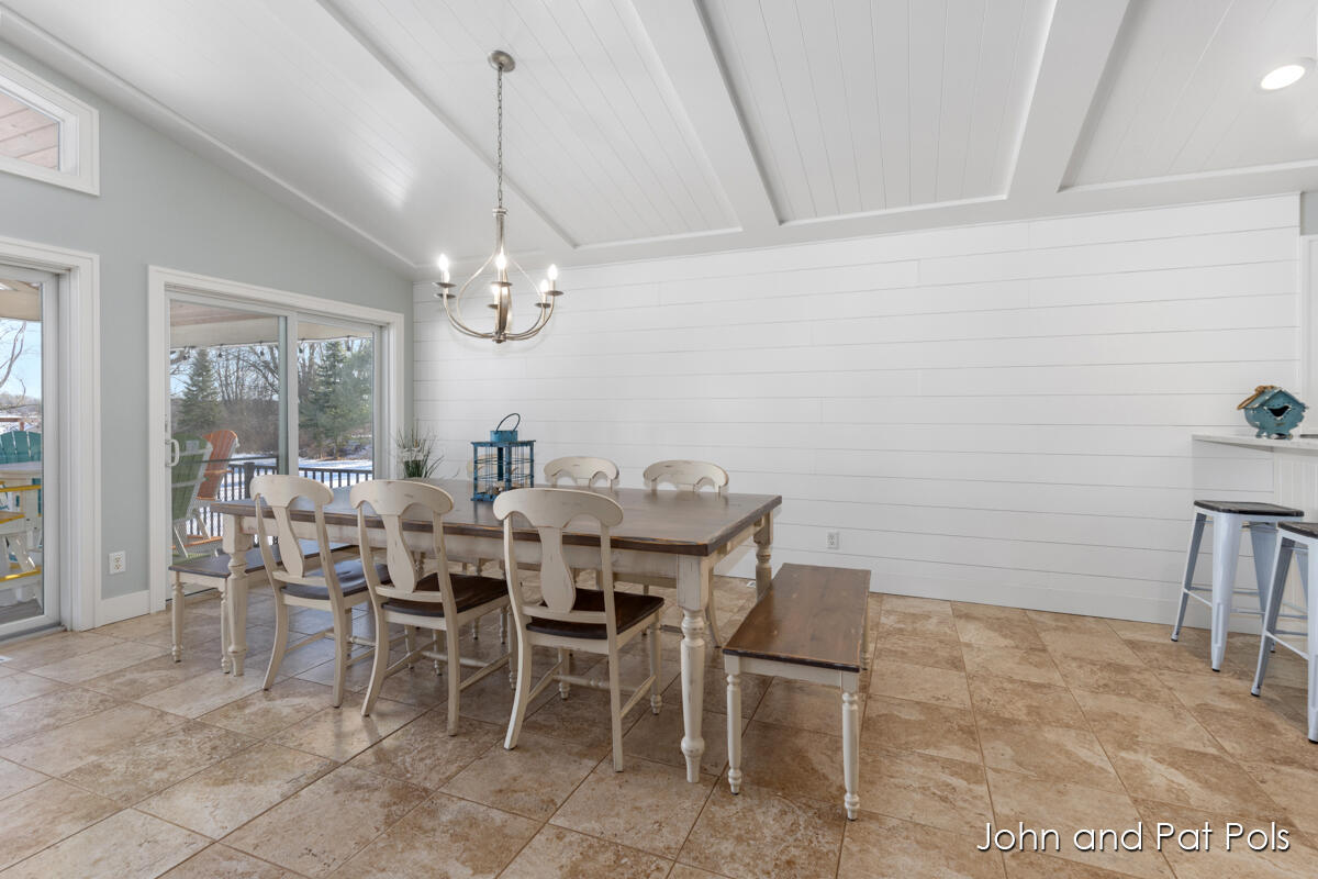 15330 Meddler Avenue NE