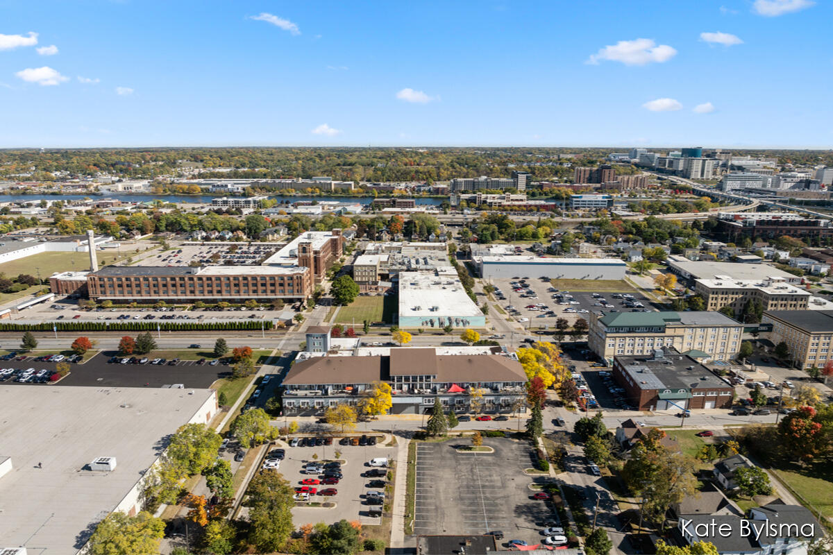 600 7th Street NW #205
