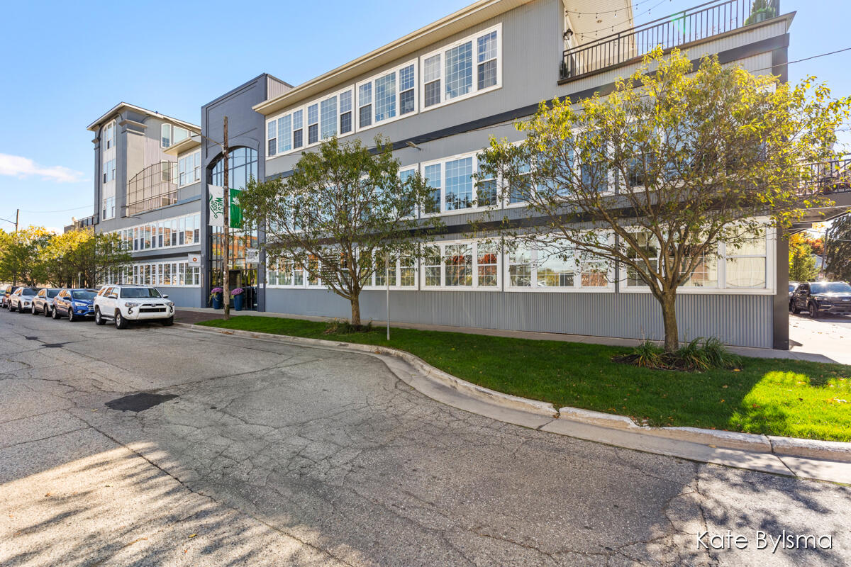 600 7th Street NW #205