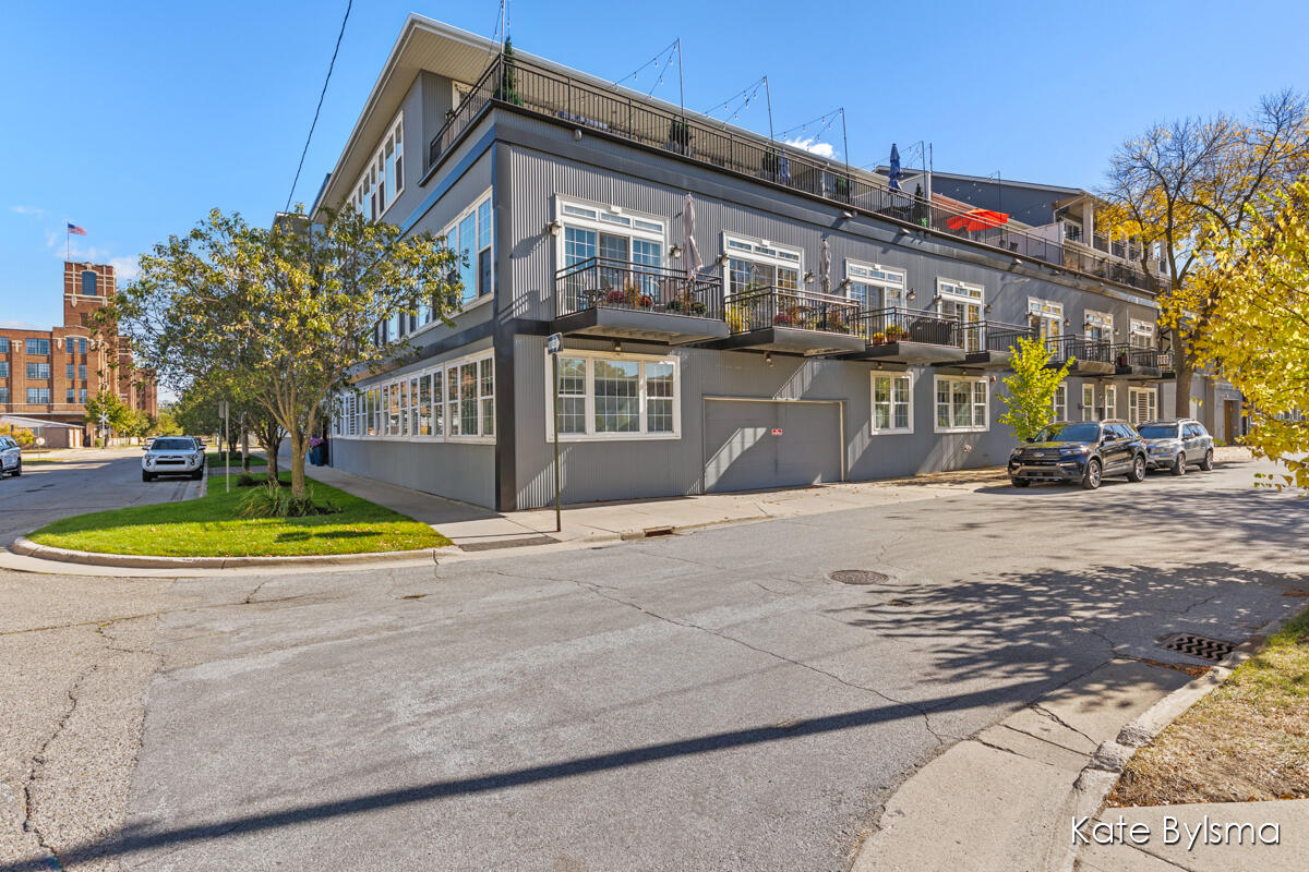 600 7th Street NW #205
