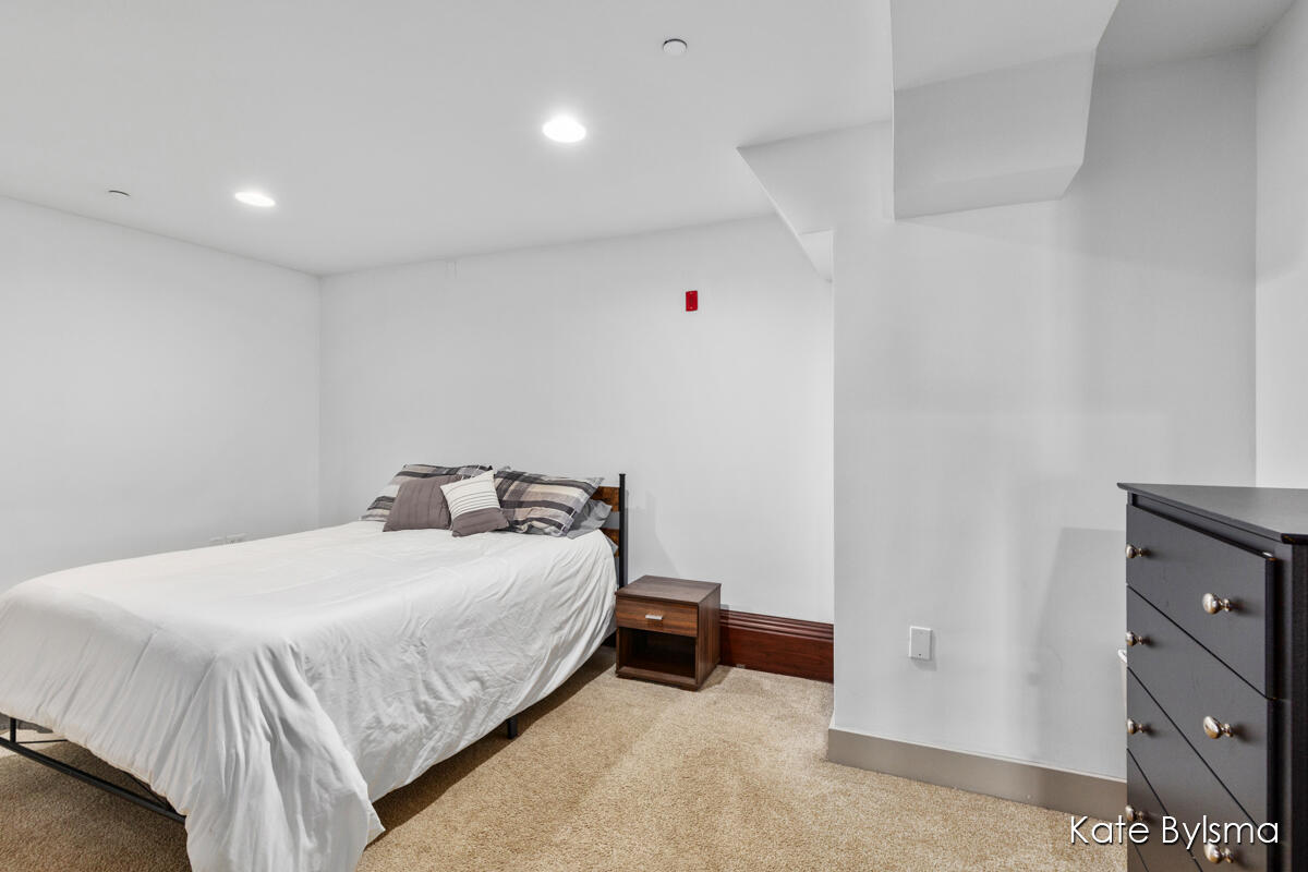 600 7th Street NW #205